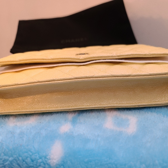 ❌SOLD❌Chanel 19s iridescent yellow WOC 💛 - Picture 8 of 10